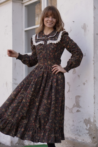 sukienka bawełniana w stylu retro z kołnierzem, z koronką i falbanką