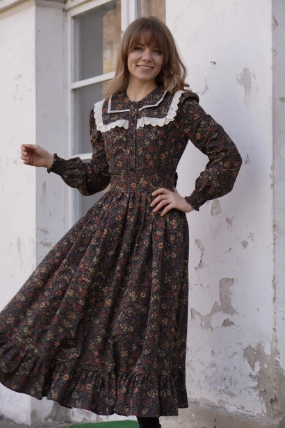 sukienka bawełniana w stylu retro z kołnierzem, z koronką i falbanką